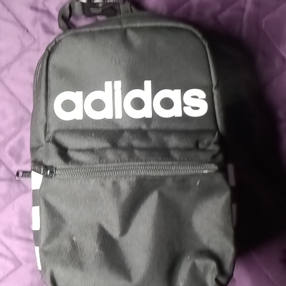Addidas backpack-lunchbag wanted material to stay cool or warm - Picture 3 of 4